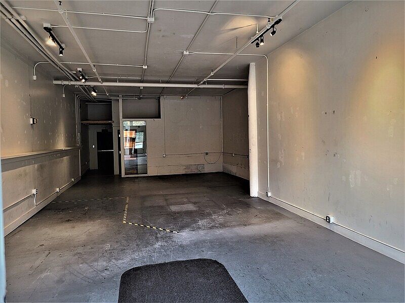 2nd image of 605 Eastlake Ave E