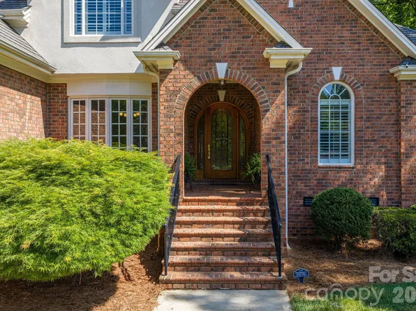 110 Elizabeth Ct, Mount Holly, NC 28120