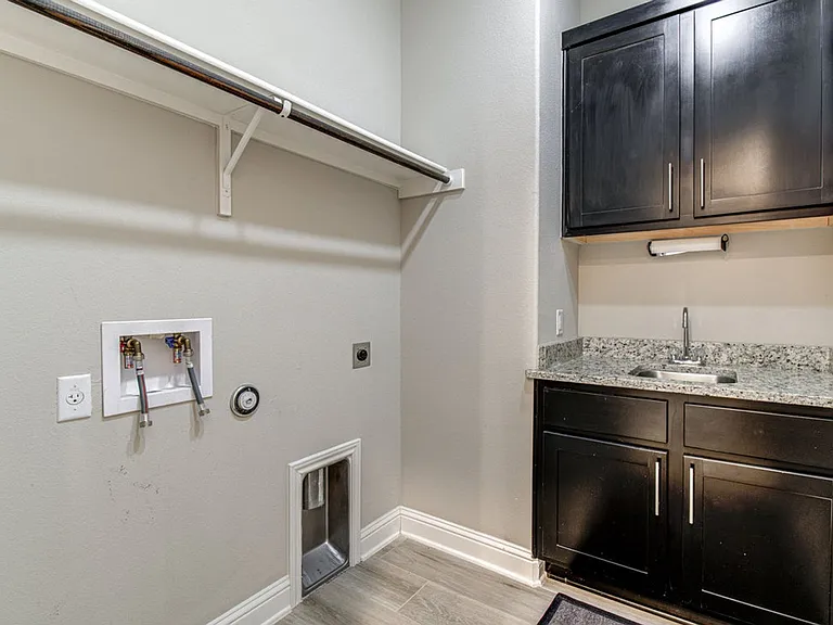 7012 Calpe Dr — Photo 7