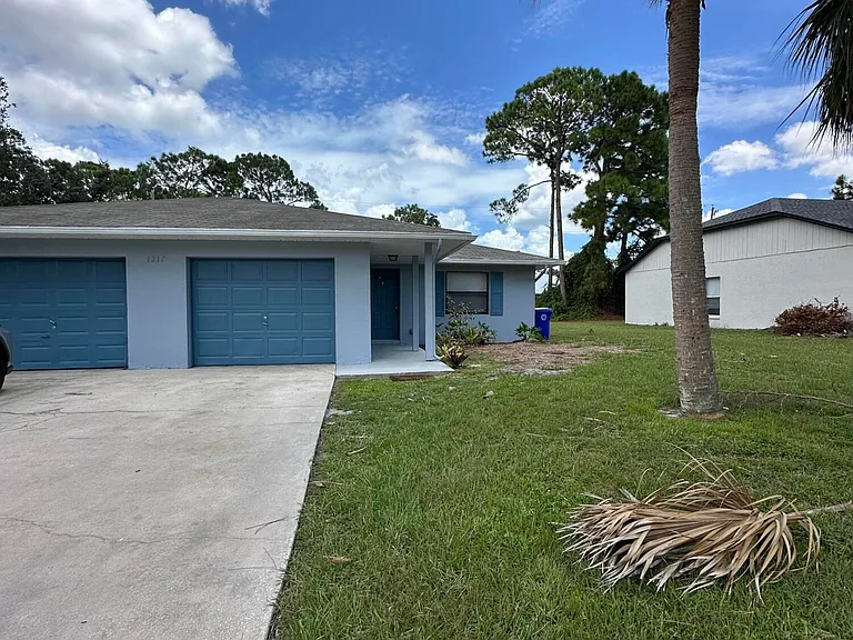 1217 Schumann Dr — Photo 1