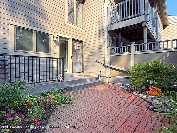 3rd image of 2059 Hamilton Rd #8