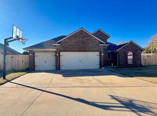11748 SW 16th St, Yukon, OK 73099