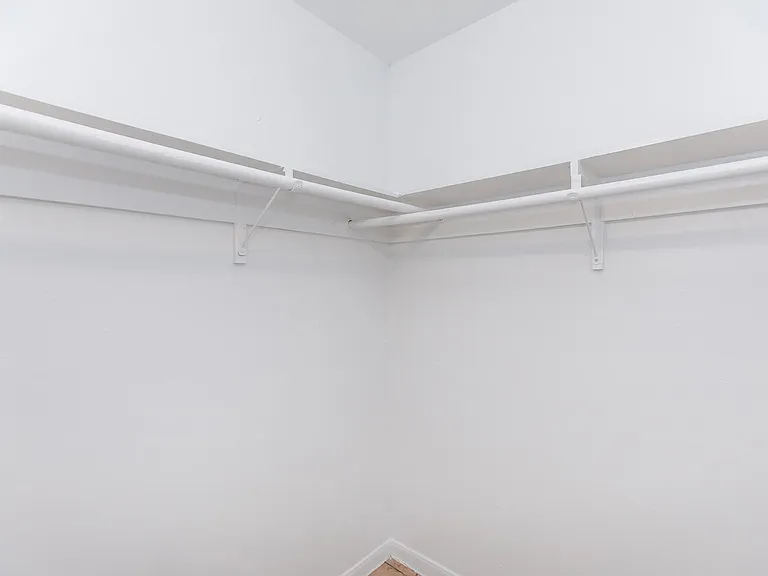Ashley Square Apartments — Photo 32