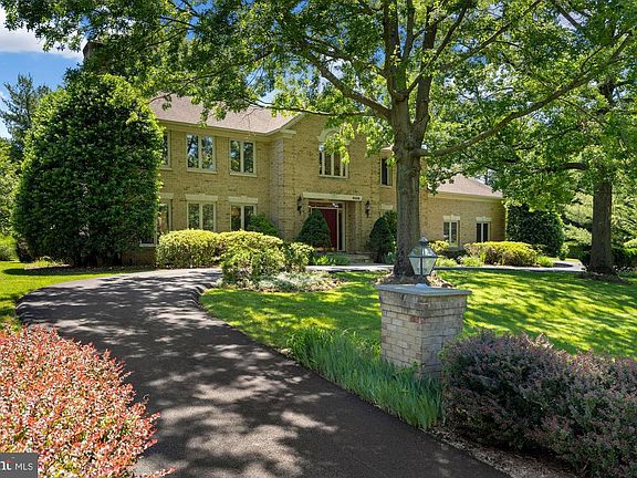3rd image of 9228 Cambridge Manor Ct