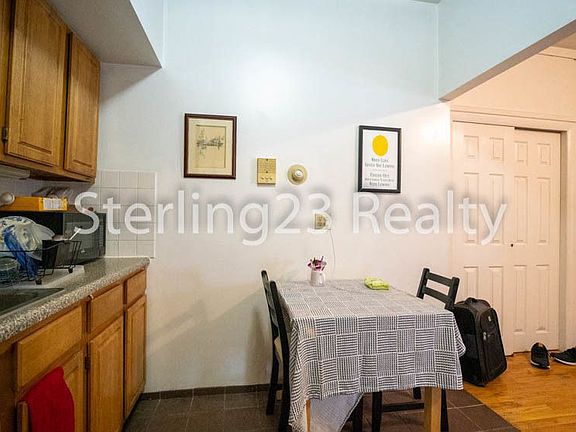 2nd image of 2514 27th St APT 1R