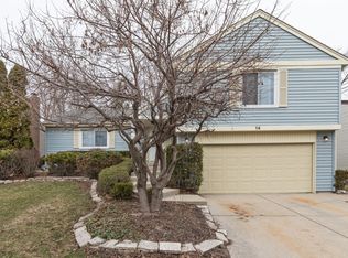 14 Lindon Ln, Vernon Hills, IL
