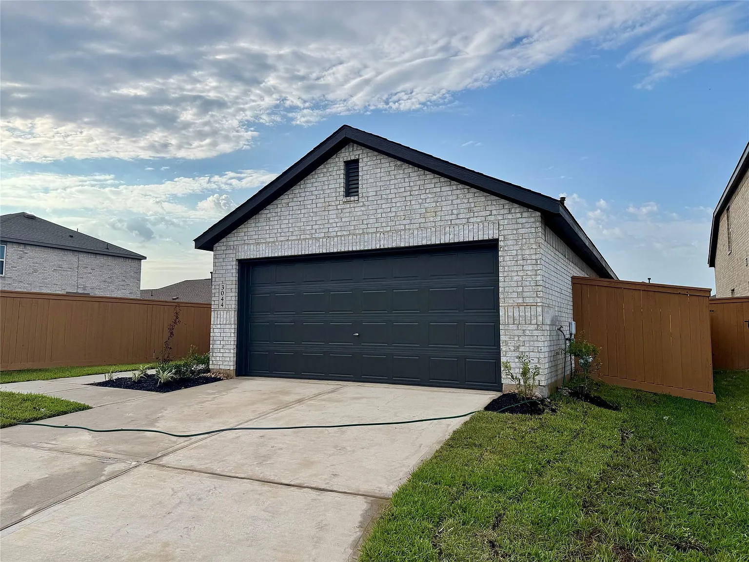 4 bed, 2.0 bath, $2,100 — Photo 3