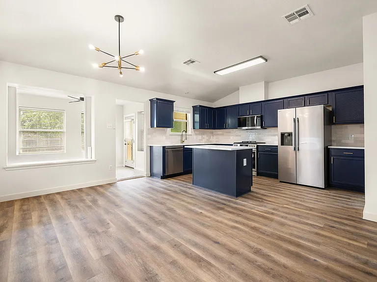 Fully remodeled modern Chef's kitchen, with a large island, brand new stainless steel appliances, new quartz countertops