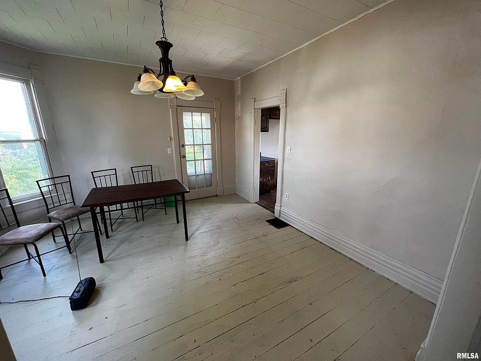 235 S Whitesboro St, Galesburg, IL 61401 Zillow