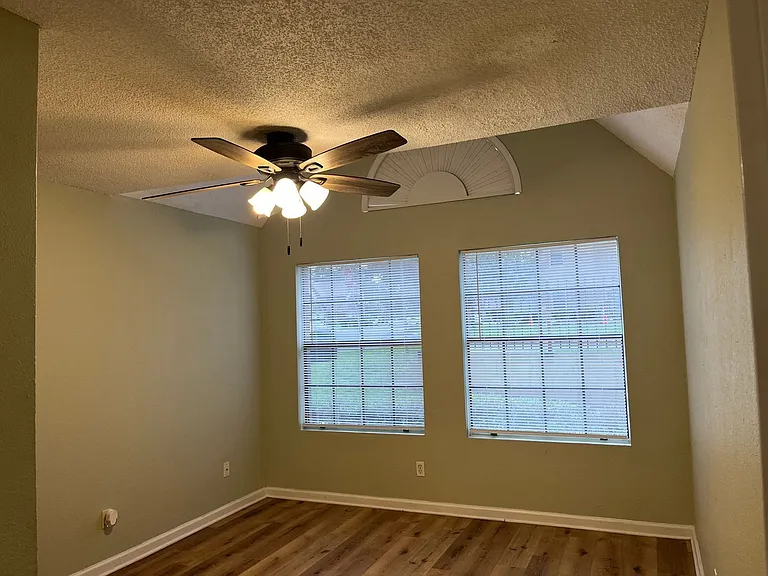 355 Lakepointe Dr #102 — Photo 11