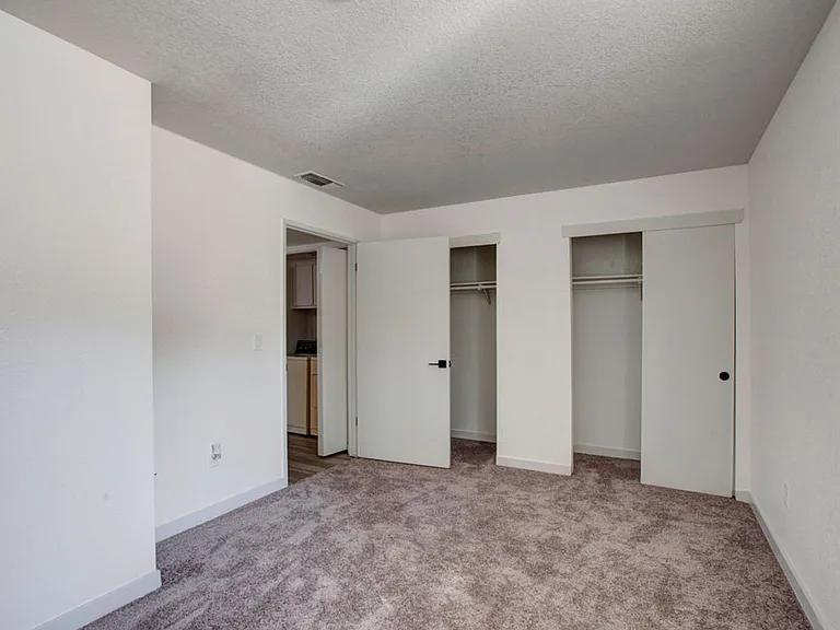 St. George Apartments — Photo 13