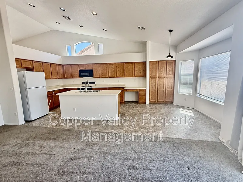 3 bed, 2.0 bath, 1941 sqft, $1,995 — Photo 2
