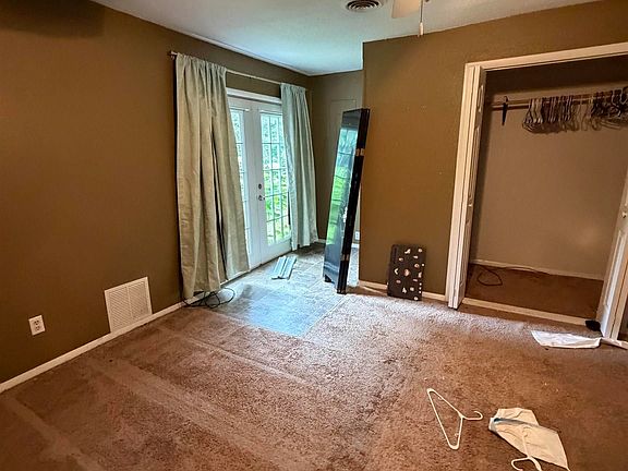 5th image of 616 E Hays Ave