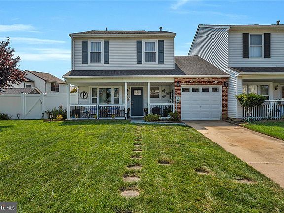 3rd image of 67 Hopewell Ln