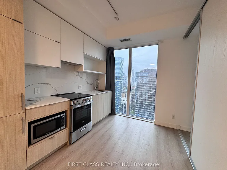 100 Queen St E #3502 — Photo 5