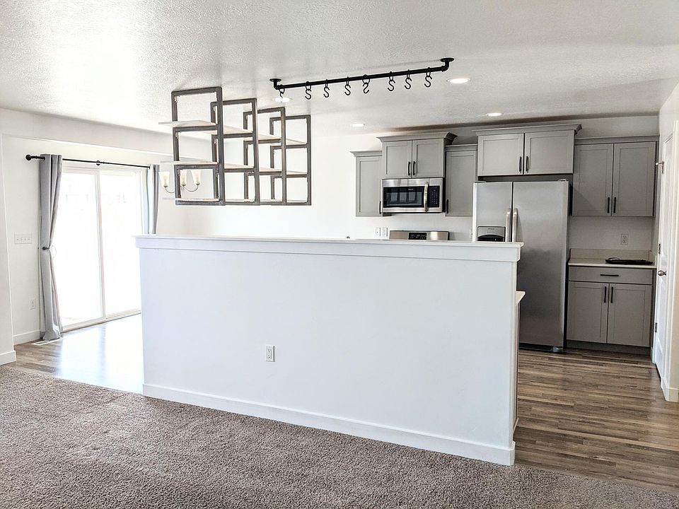 1st image of 467 S Sunland Way