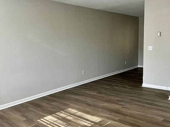 4th image of 1045 Waring St