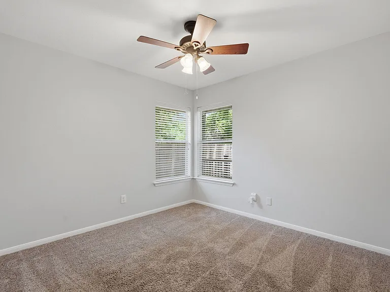 18 Mulberry Glen Pl — Photo 33
