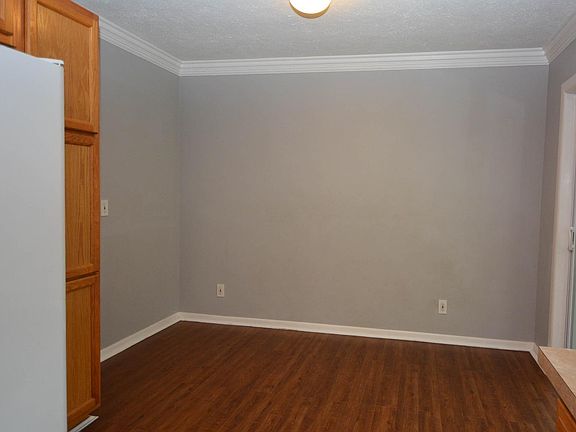 5th image of 9368 Erin Dr