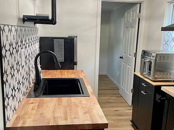 Completely updated kitchen! Brand new air fryer oven included.
