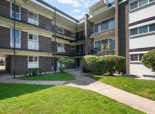 10101 Cherry Pkwy APT M8, Skokie, IL 60076