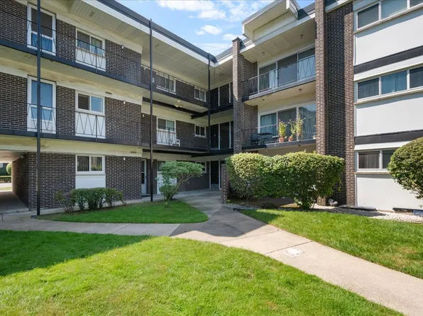 10101 Cherry Pkwy APT M8, Skokie, IL 60076
