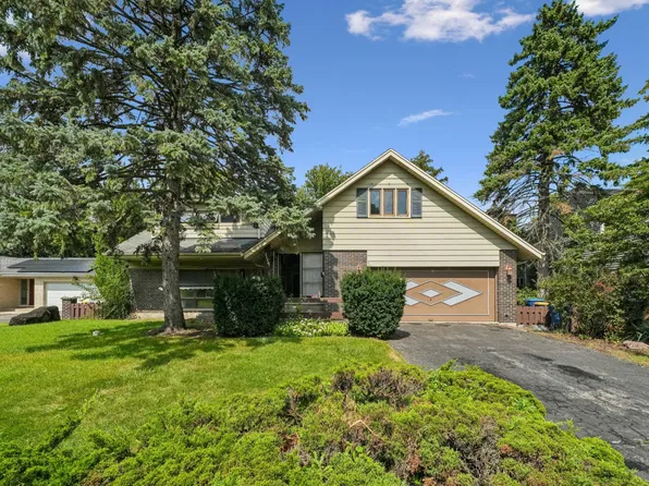 2720 Appletree Ln, Northbrook, IL 60062