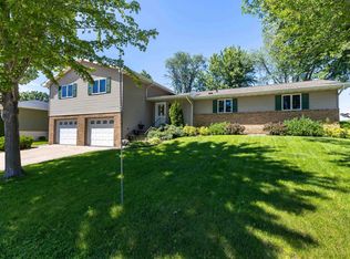3795 Hillcrest Rd, Dubuque, IA 52002