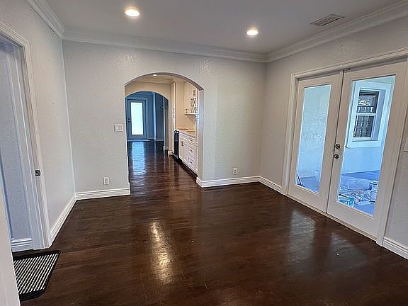 5th image of 932 Bradley Ct