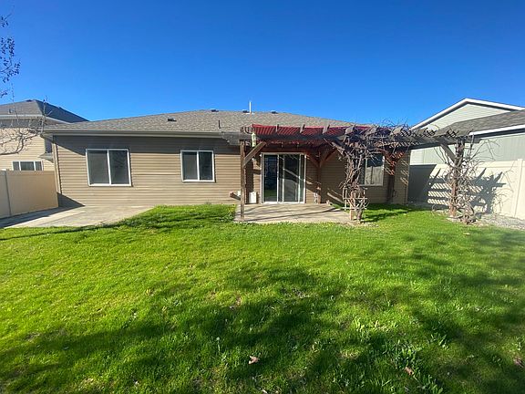 2nd image of 20250 E Deschutes Ave