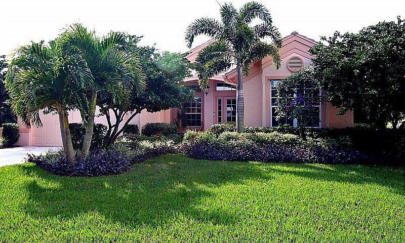 4 Bedroom overlooks Lake
