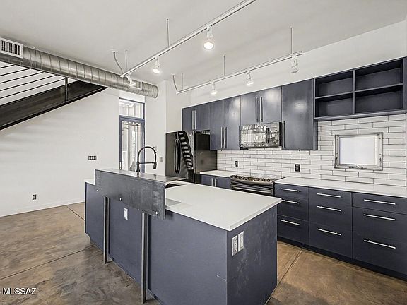 5th image of 3605 E 3rd St