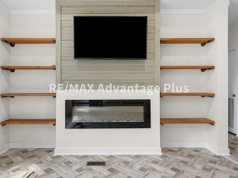 1407 Paradise Rd — Photo 9
