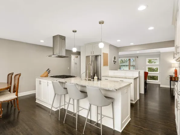 11302 Lorry Ln, Hopkins, MN 55305