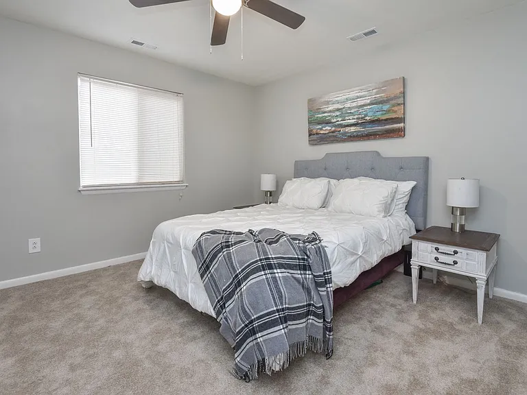 1423 Goldfinch Ln — Photo 21