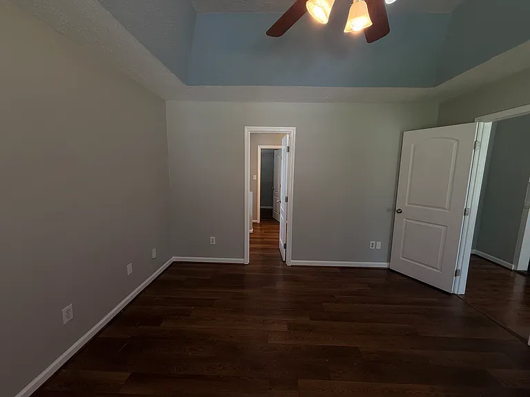 2146 Laird Rd — Photo 6