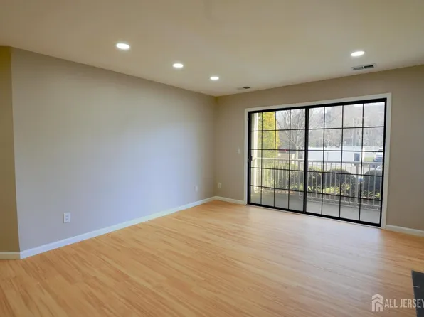 395 Carhart Ct, East Brunswick, NJ 08816