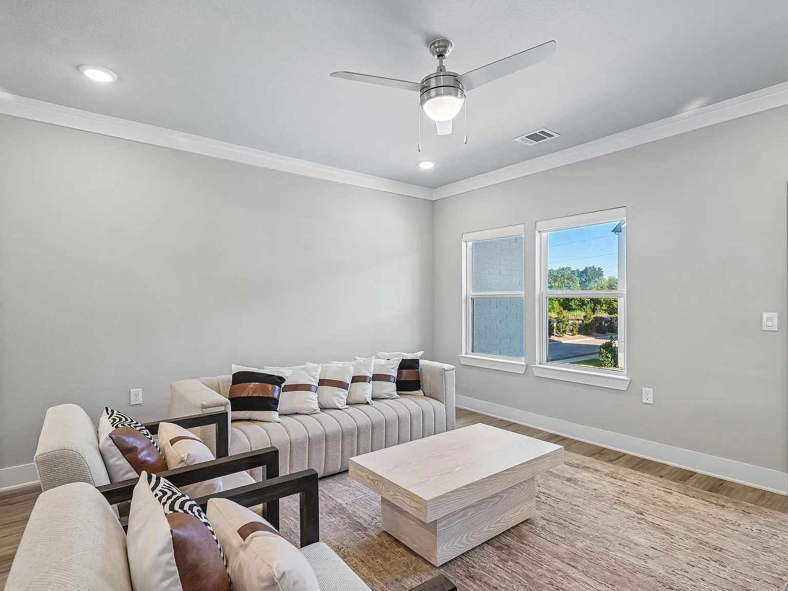 3 bed, 1728 sqft, $3,200 — Photo 4
