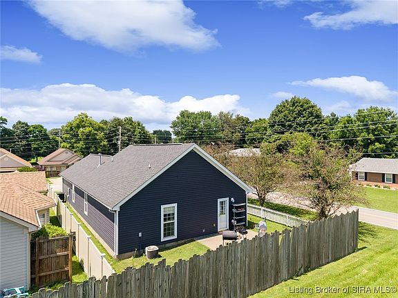 3rd image of 2402 Creaghton Court