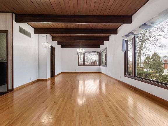 5th image of 525 W Wayne St