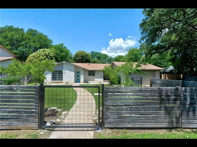 8200 Grayledge Dr — Photo 4