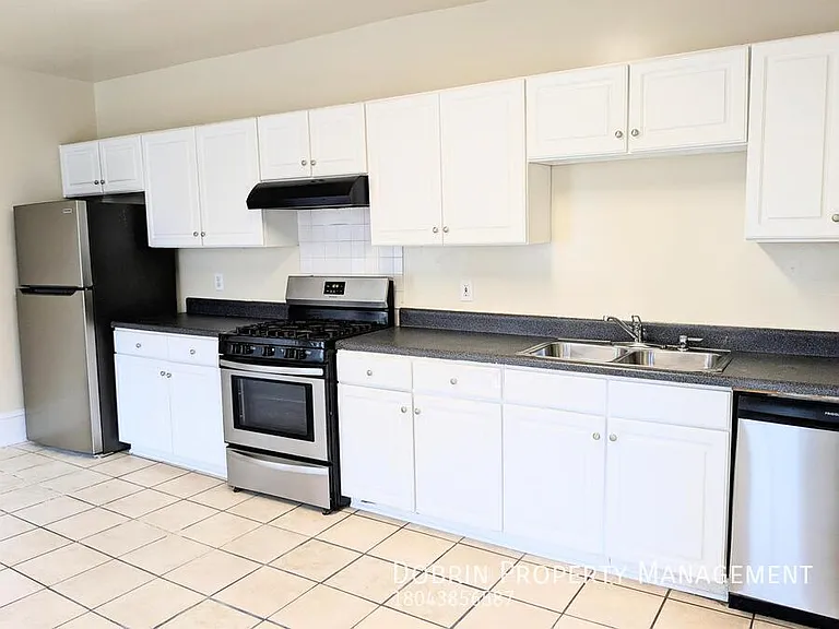 704 W Clay St — Photo 6