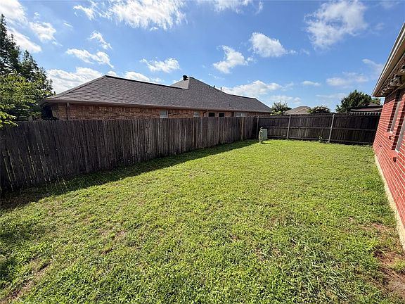 BACK YARD WITH ROOM TO PLAY
