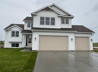 2309 Elk Run Dr SE, Pine Island, MN 55963