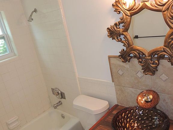 4th image of 2136 18th Ave SW APT 4