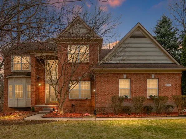 27294 Rosewood Ct, Farmington Hills, MI 48334