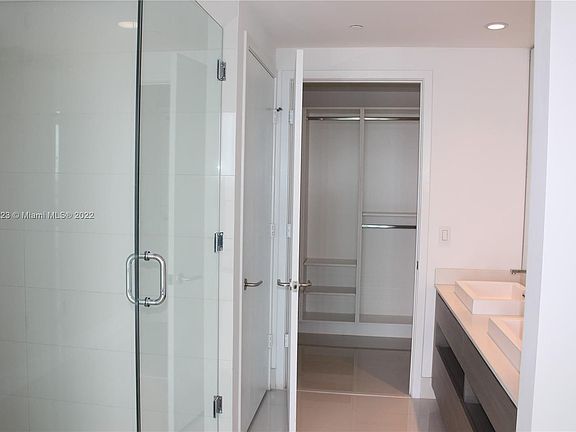 5th image of 460 NE 28th St APT 2705