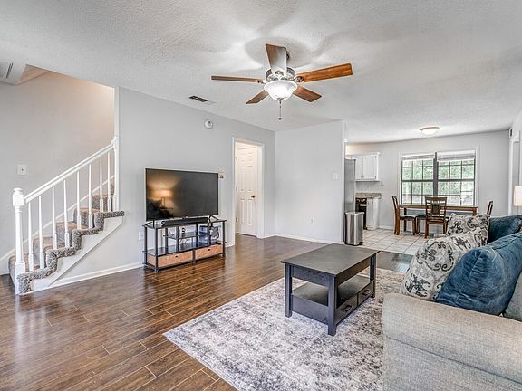 5th image of 595 Hickory Ln