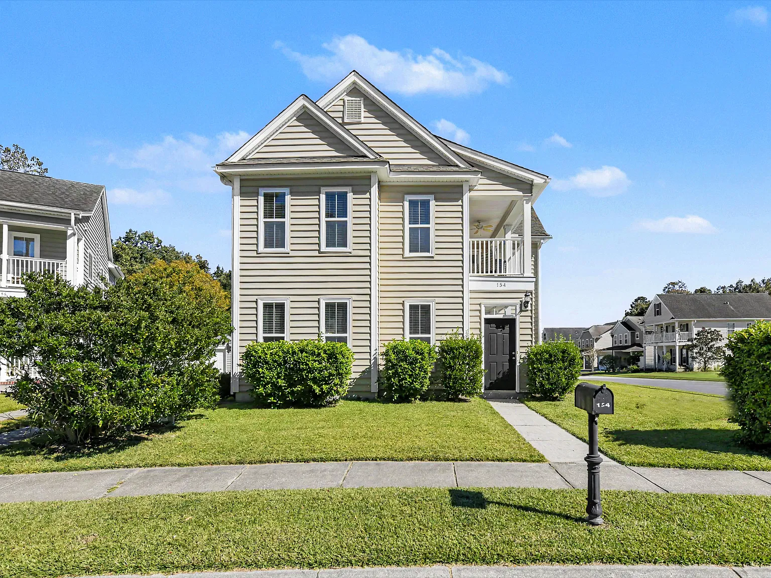 4 bed, 3.5 bath, 2830 sqft, $2,800 — Photo 2