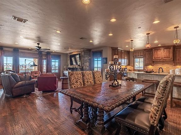2nd image of 203-1653 Scenic Dr